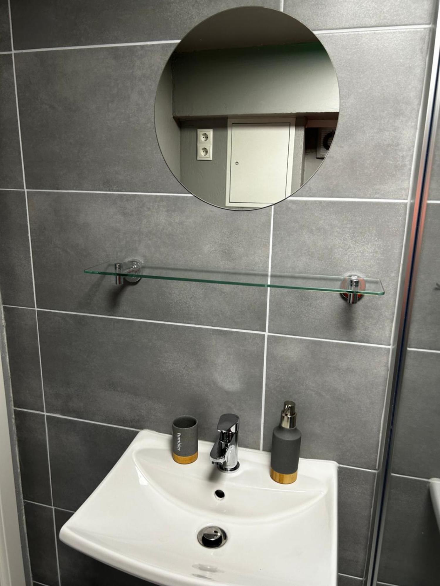 Guidos Place Souterrain Apartment Weissenthurm Екстер'єр фото
